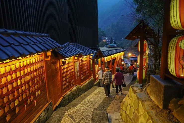 太陽將落藍色調溫泉街感覺一秒到日本