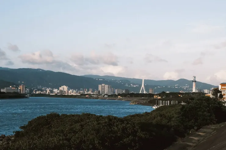 遠遠從社子島看社子大橋