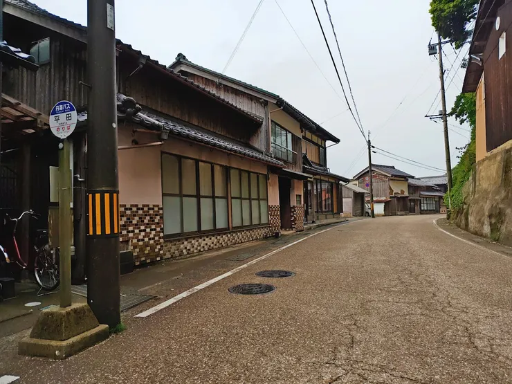 清晨的伊根老街道