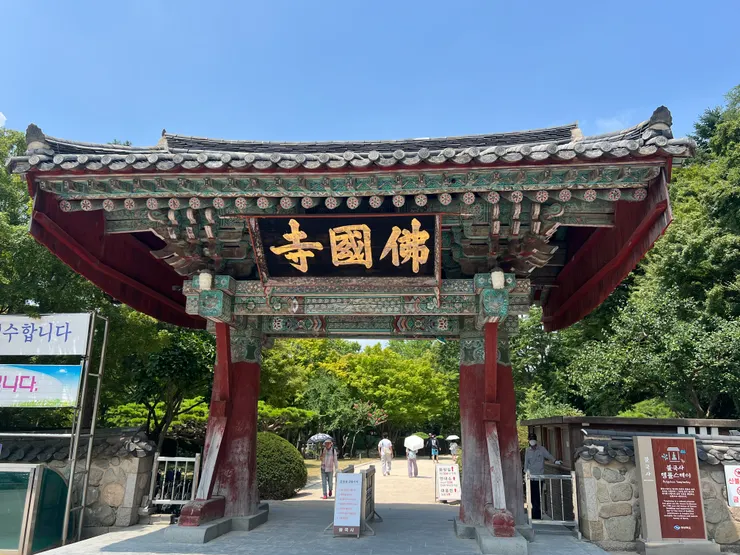 登山路徑就在右邊大路