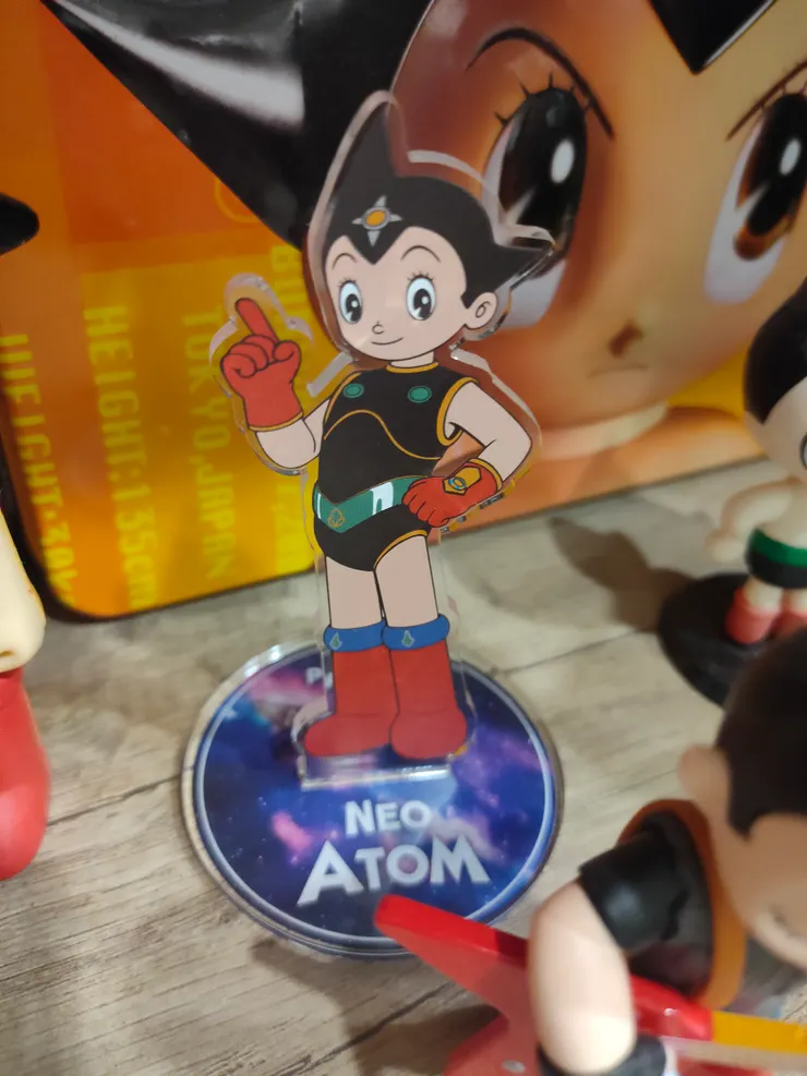 這是同事在大阪看到的全新造型原子小金剛，真是感謝。