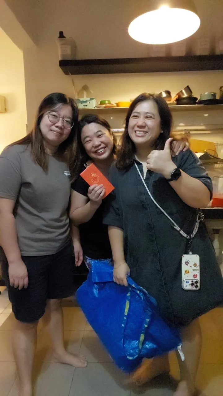 姐妹們突然來送溫暖