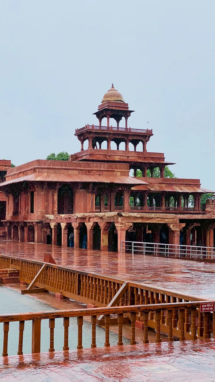 下雨的法特普希克里（Fatehpur Sikri）