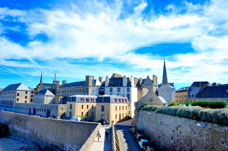 【左望英吉利海峽右瞰老屋狹道！這裡看舊城很壯觀。】