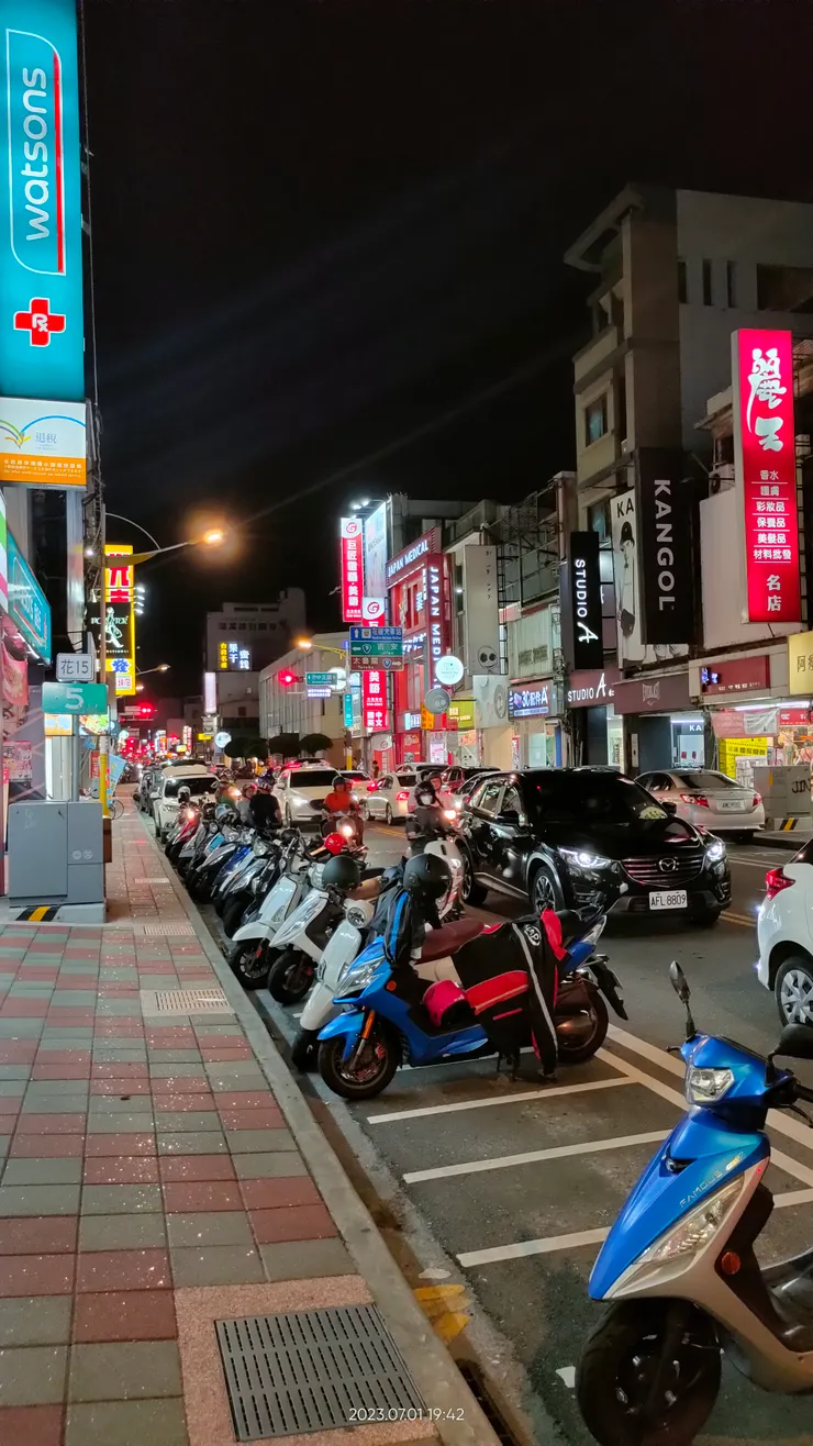 多年不變的中山路，鋼管紅茶，包子店，都是回憶