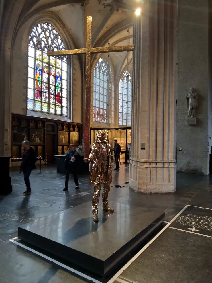 安特衛普聖母大教堂-《手撐十字架的男人》