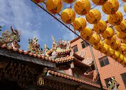 屋脊上交趾陶及剪黏工藝（圖片截圖於網路）