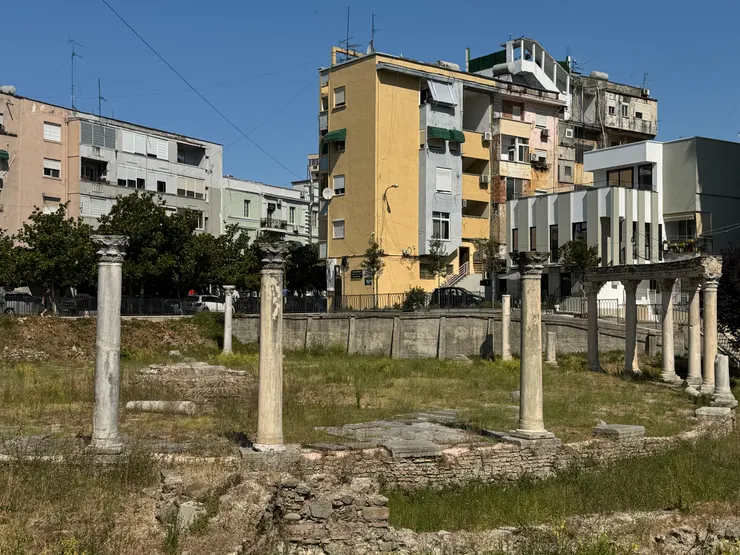 另一處的羅馬演說場,整個城市舊城區都是古蹟