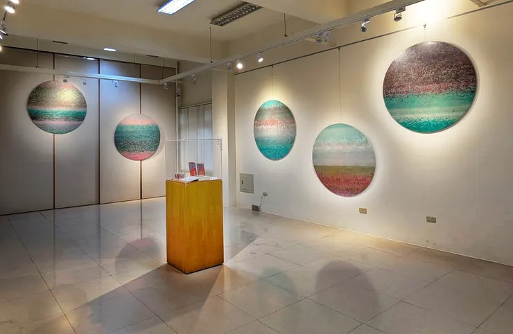 西元2025/04/11  虹心球、空間與時間的對話。