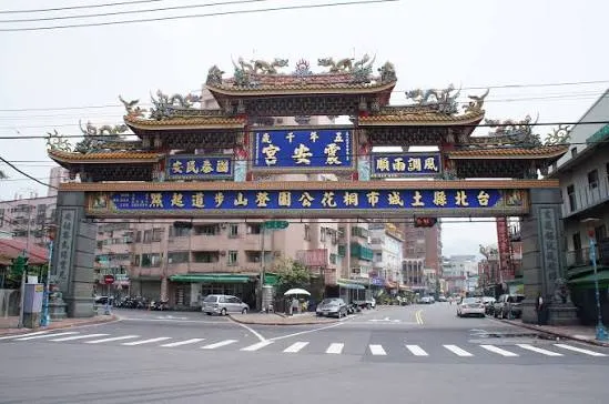 莊嚴隆重牌樓(圖片來源:Facebook)