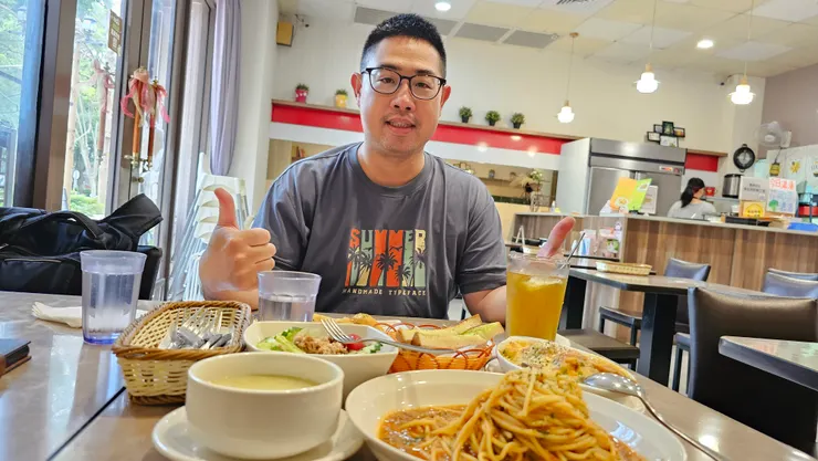 今天中午我和老爸在新北市樹林區的義麵窩共享父親節大餐!