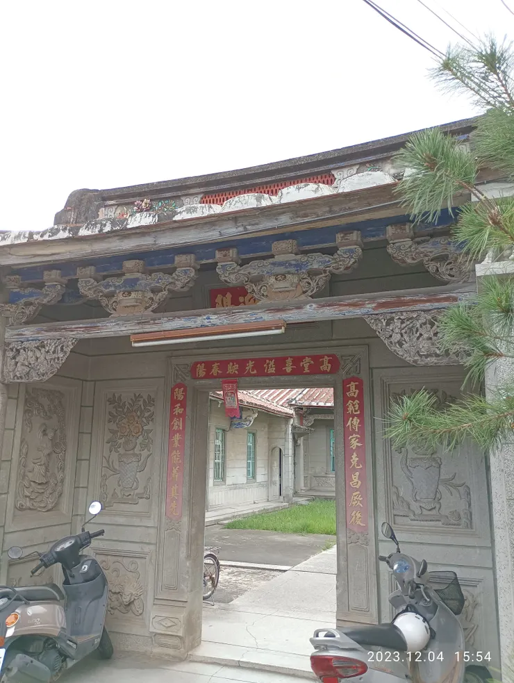 萬丹熱鬧街隱一舊屋，若非單騎漫看實不見，照片均自拍