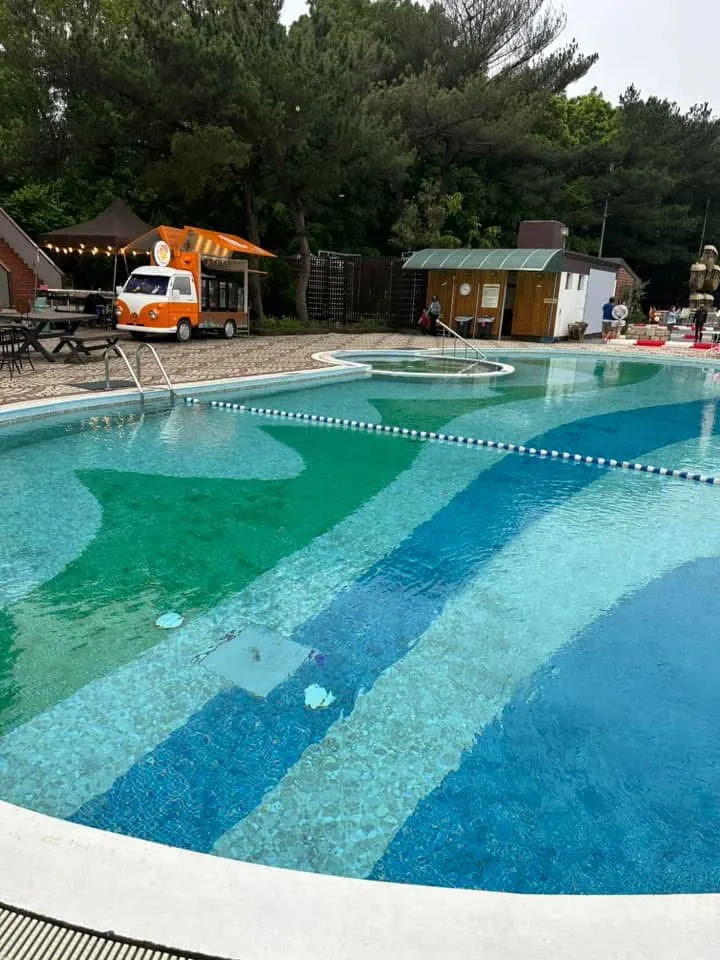 泳池已經開放,旺日經驗,人踩人像下水餃