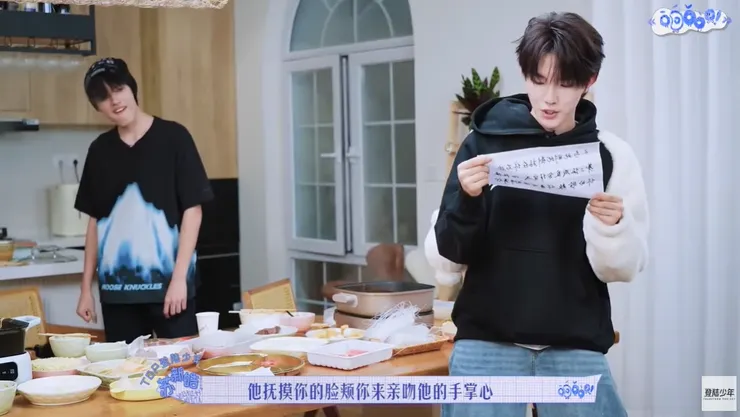 蘇新皓又念一次懲罰的時候,張極在後面後牙槽都快咬碎了XDDDD