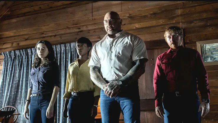 鏡頭高度,本身就在建立強弱關係。