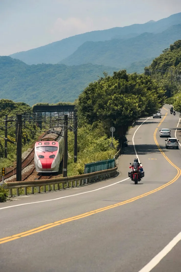 我非常喜歡拍一些非景點，自己卻很喜歡的公路畫面。（筆者攝影）