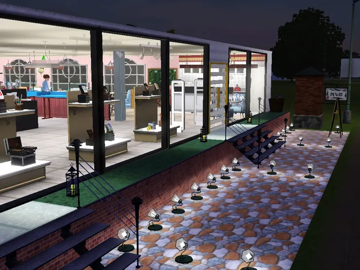 我特意在門口安裝多一些燈,一來想吸引客人,二來進出的人看不到路絆倒就不好了。