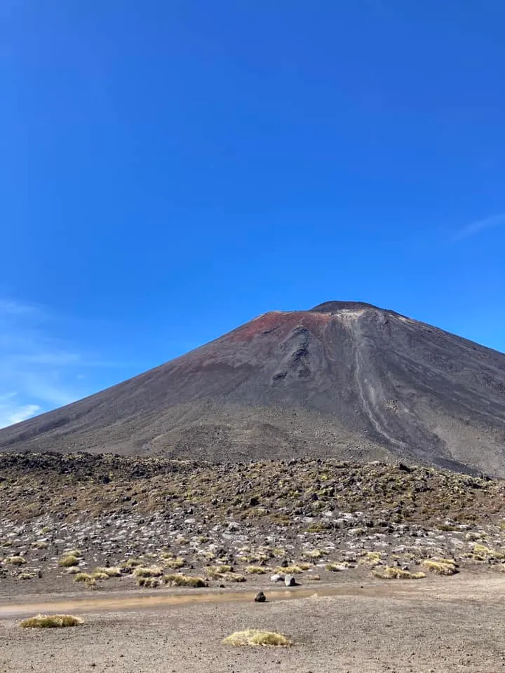 末日火山的另一面 看到紅色猙獰的臉孔了!