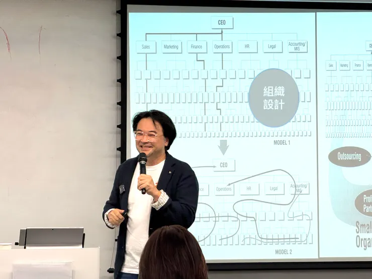 受邀到復旦商學院進行演講,分享議題「職場冰河期的生存之道」。(圖/影響力教育基金會)