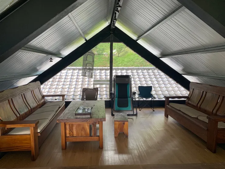 舒適的空間,像是自己的山上小屋,營主說:他有時還會拿睡袋鋪在地上睡覺。