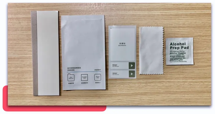 Simmpo 配件內容：刮卡、除塵膠帶、纖維布、酒精棉片