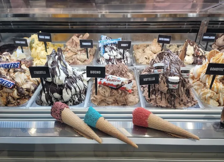 「神話套房」樓下冰淇淋店櫃檯一角 網路照片