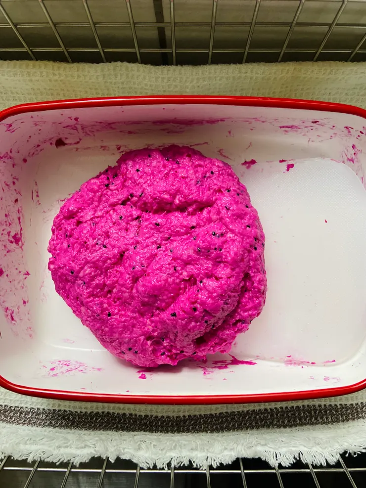 刮板切拌好的麵團