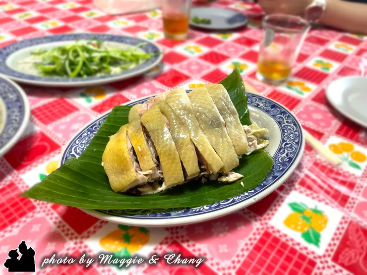 白斬雞皮薄肉嫩，入口即化