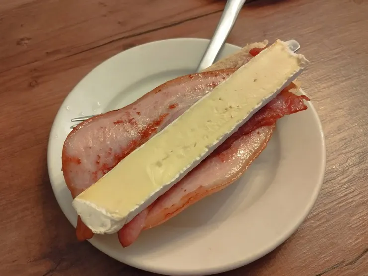 tostas con jamón y queso