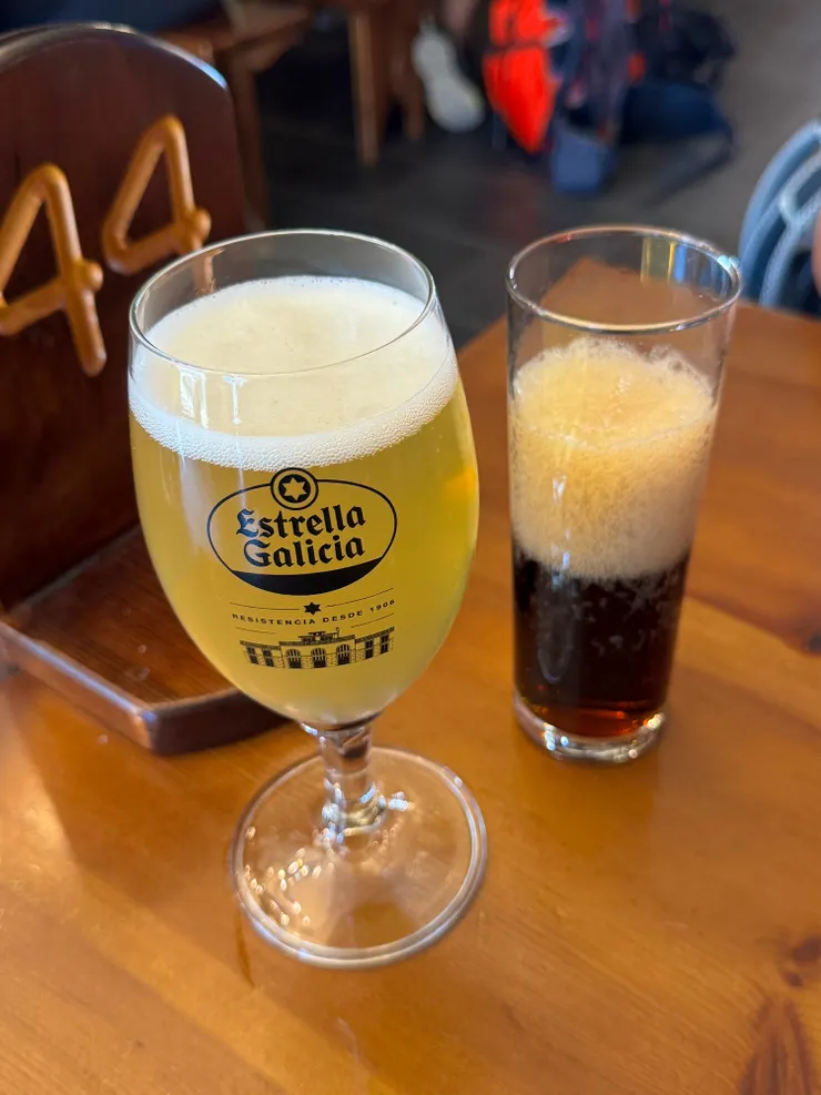 這杯是檸檬啤酒lemon beer，我個人很喜歡