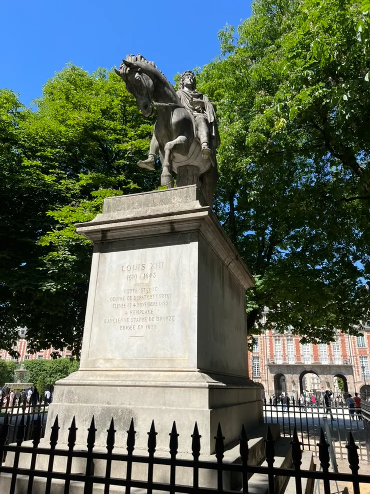 這是路易十三世的雕像