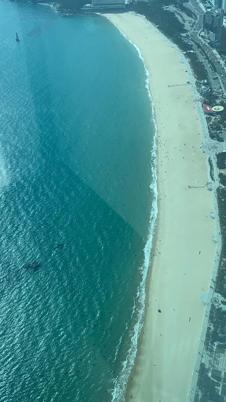 距離太遠要放很大才能看到。