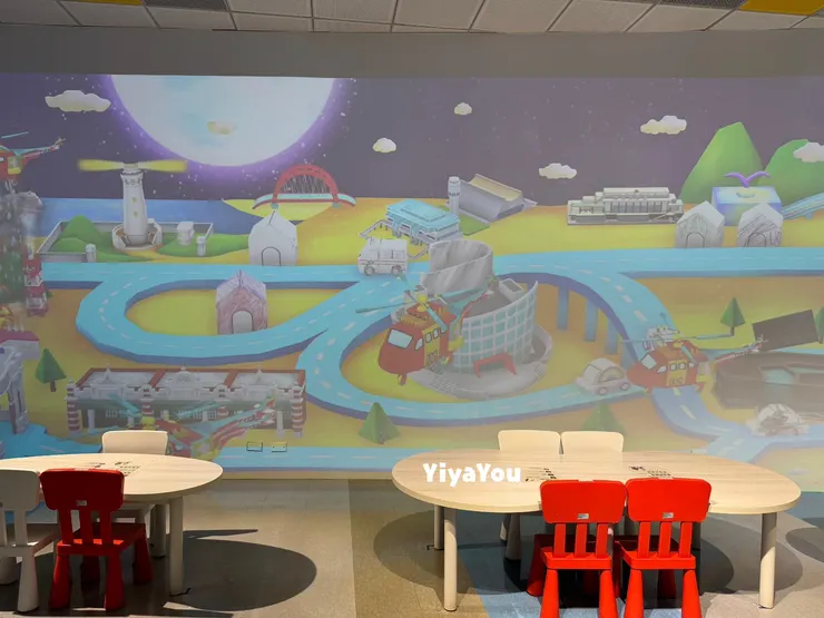 孩子畫的圖透過掃描可以上傳到大螢幕上互動