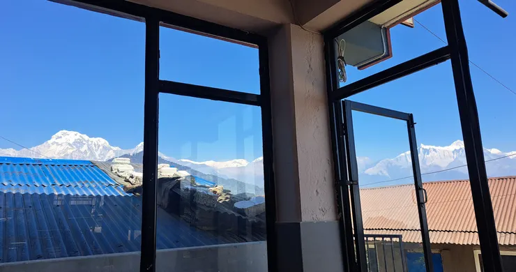 吃飯可看到安納布爾納峰..出步道第一間豪華餐廳民宿..