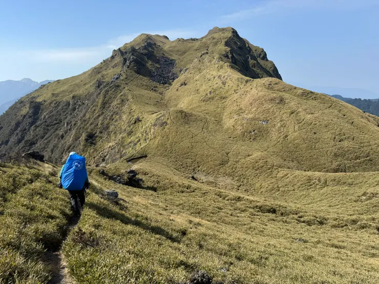 近在眼前的雙牛角。
