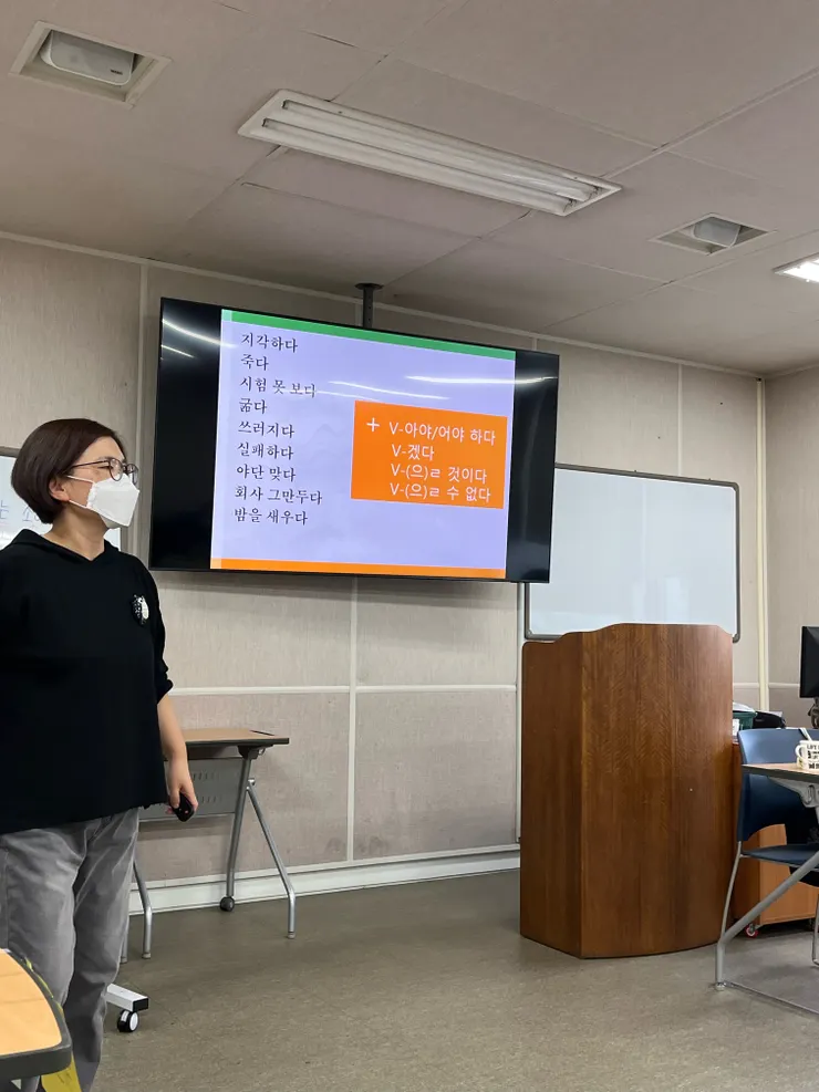 五級老師上課的樣子