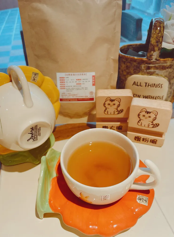色澤黃茶色