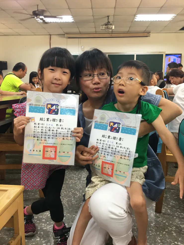 體驗營結束後頒發結業證書，每個孩子都能領到一張證書，家長也可以給意見回饋。