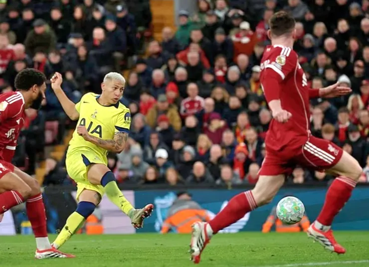 李察列臣撞射破網助熱刺追和1:1