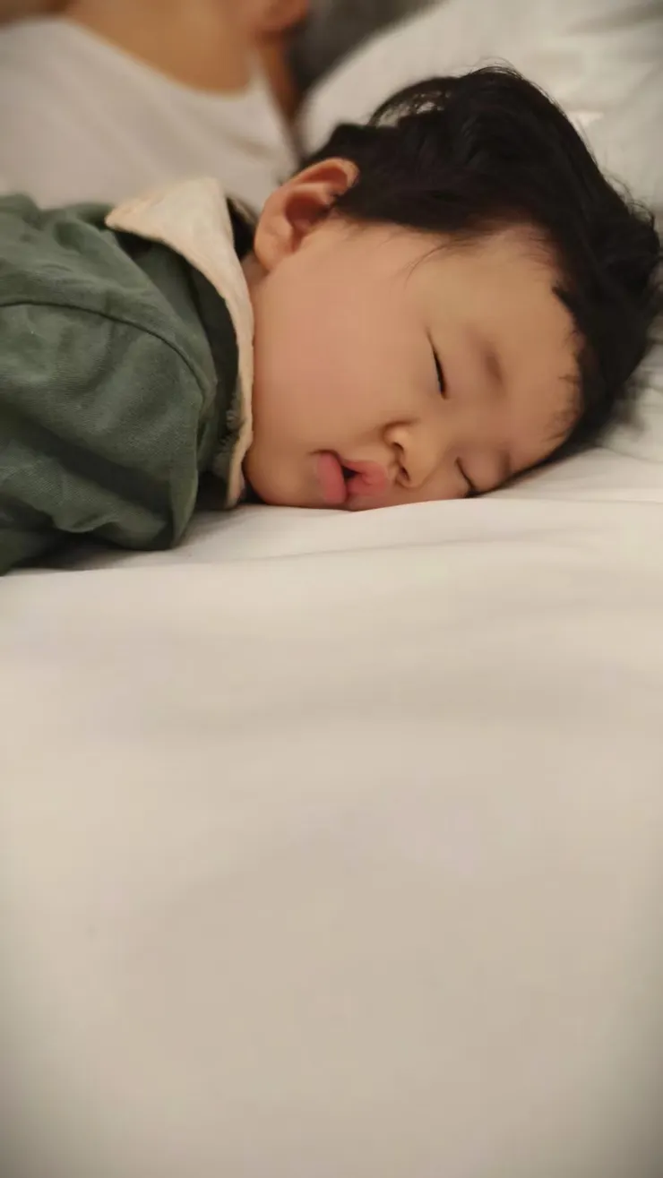 小哈利這可愛的睡相...