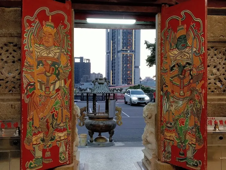 蓮華寺莊嚴的門神（圖片截圖於網路）