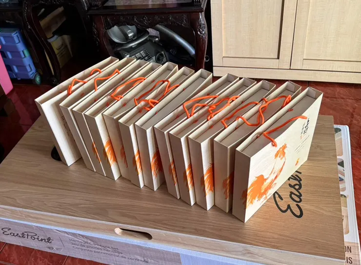 上好滴雞精兩盒以上，送你藝術家張清田老師親筆書法斗方