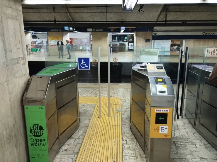 要搭羅馬地鐵出國，前往梵蒂岡囉。