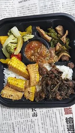 [基隆美食]開店一年多的書醒食刻，賣早上早餐、中餐便當、麵食