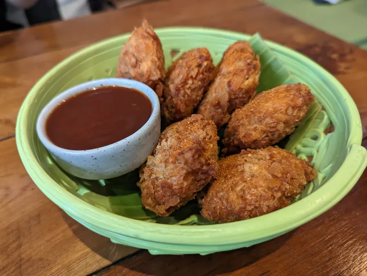 蔬食雞塊很好吃。