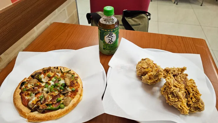 這是三商炸雞的個人餐!這樣是180元!