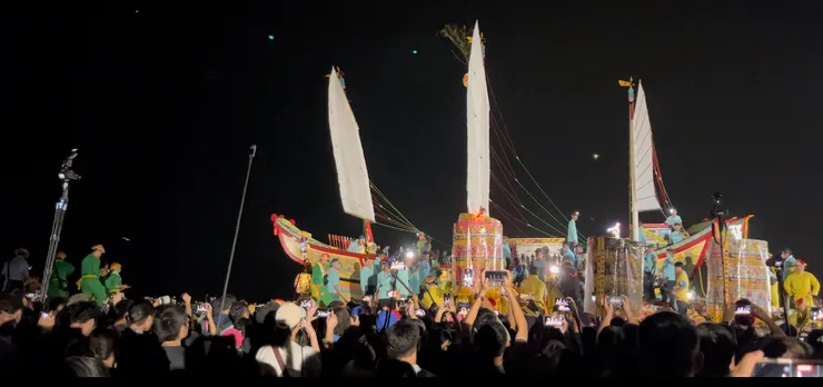 組裝完成的王船