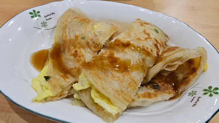 呷尚宝的蔥抓餅加蛋超好吃!儒儒說好久都沒吃到那麼好吃的蔥抓餅加蛋了!