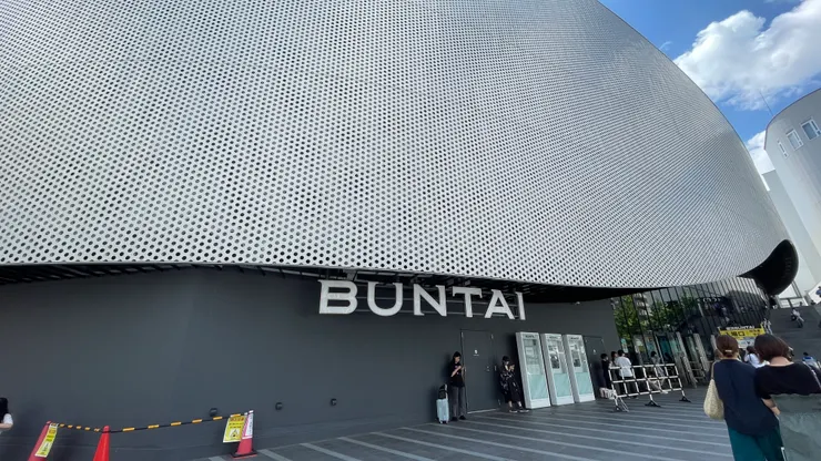 當時一到演唱會現場拍的場館照片