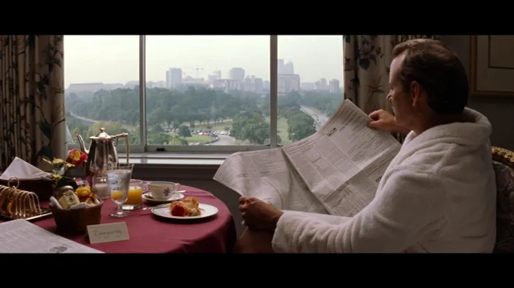 圖 9 Herman在離婚訴訟期間搬出家,住在飯店中享受精緻早餐